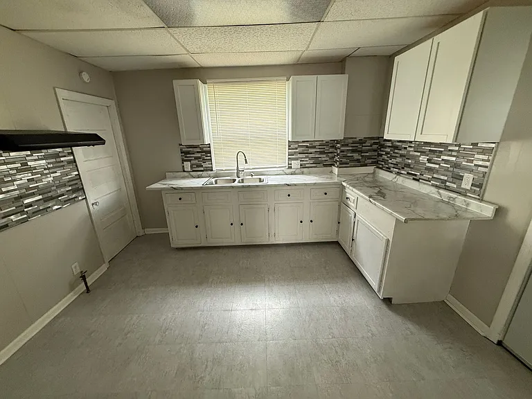 424 E Lake St — Photo 5