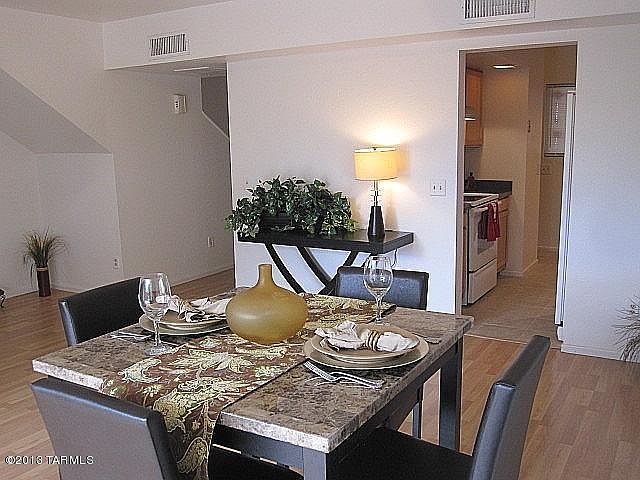 1st image of 625 W Calle De Las Lomitas