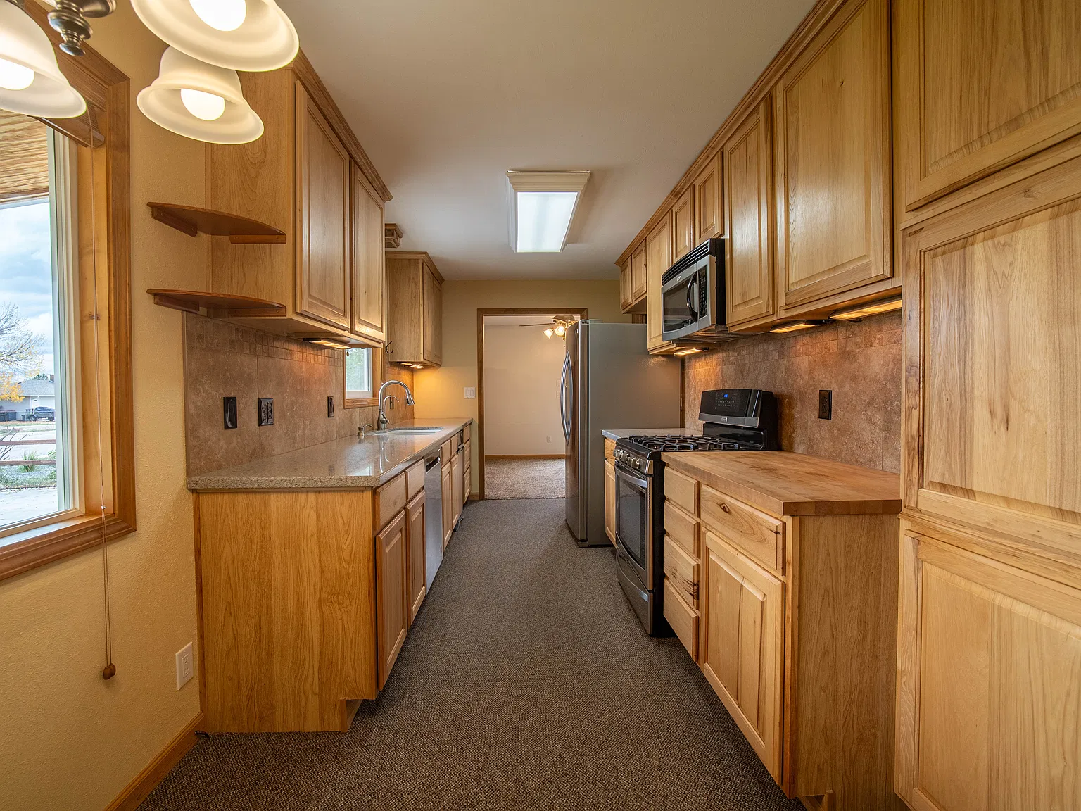 3 bed, 1.5 bath, 1316 sqft, $2,650 — Photo 4