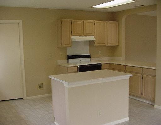 3rd image of 8415 LAUREL BEND DR