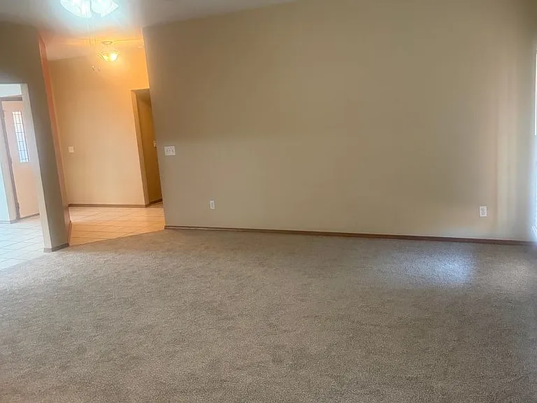 12513 SW 14th St — Photo 5
