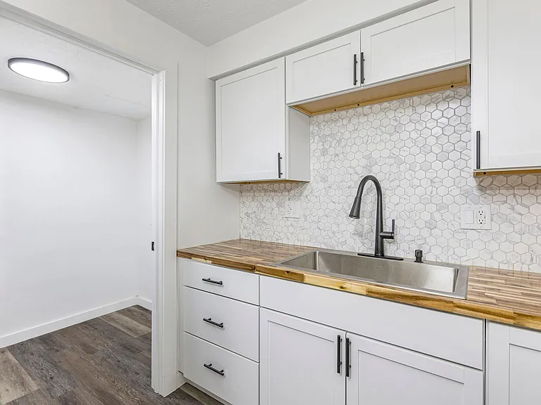 ORVILLE APARTMENTS — Photo 8