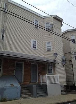 108 Essex St by Jeffrey Bowen 781-201-9488 3