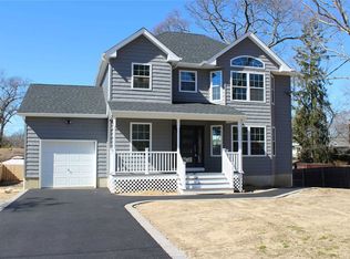 56 Columbus Ave, Farmingville, NY 11738