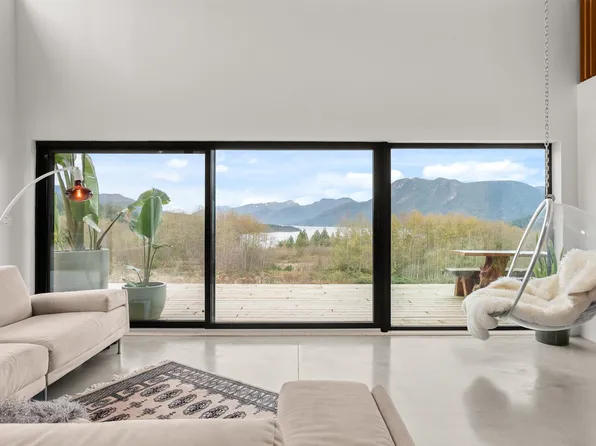 6400 Crowston Rd, Sechelt, BC V0N 3A5