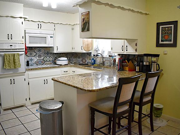 2nd image of 625 Sunland Dr