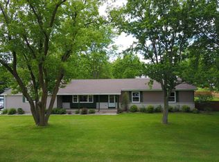 302 Appletree Ln, Eagle, WI 53119