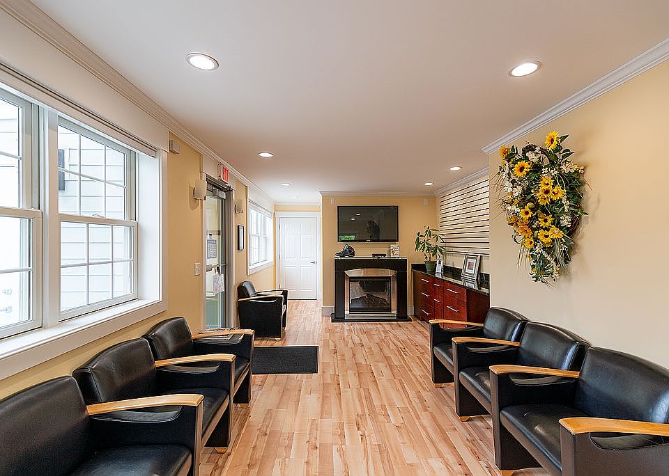 1st image of 31 Meetinghouse Rd