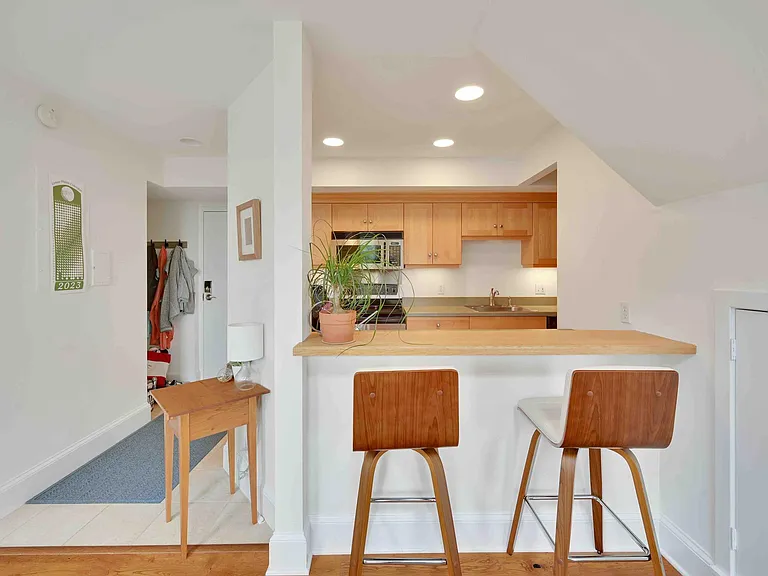 6 School St #20 — Photo 2