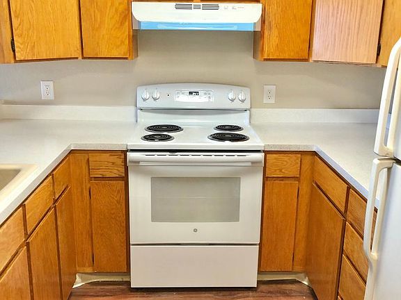3rd image of 621 W Prentice Ave #11455560