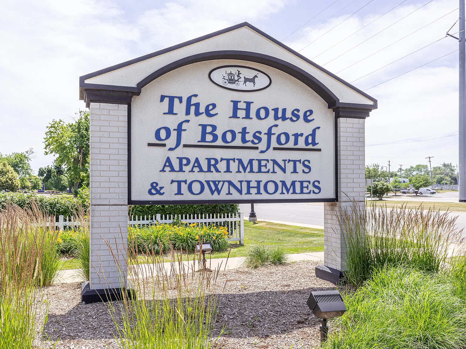 House of Botsford Apartments & Townhomes — Photo 1