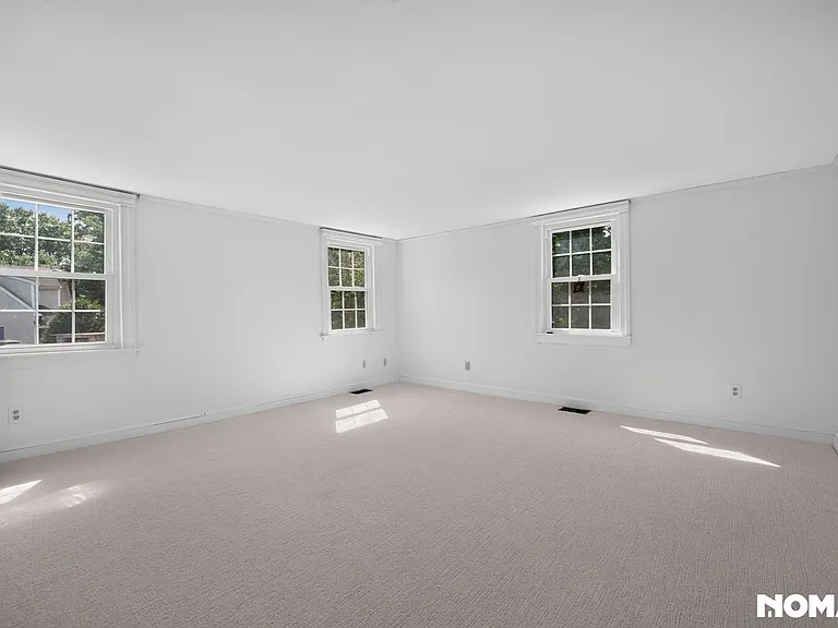 25 Surrey Ln — Photo 15