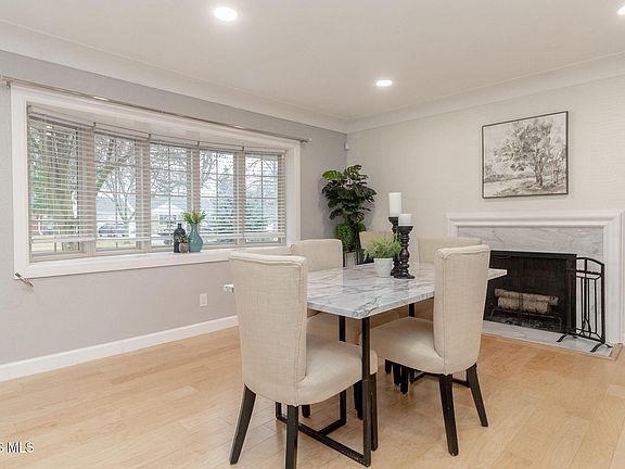 4th image of 3158 Oak Grove Pl