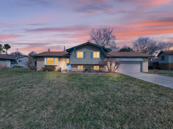 37542 Whitney Dr, Wayne, MI 48184