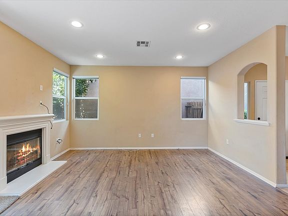 4th image of 14932 Isamar Ln