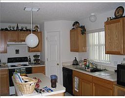 4th image of 1807 Farris Dr