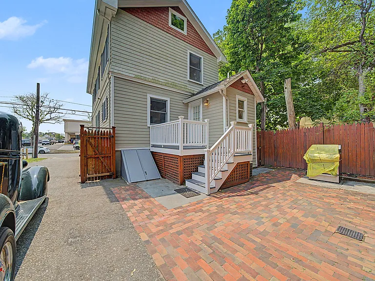 15 Chestnut St — Photo 1