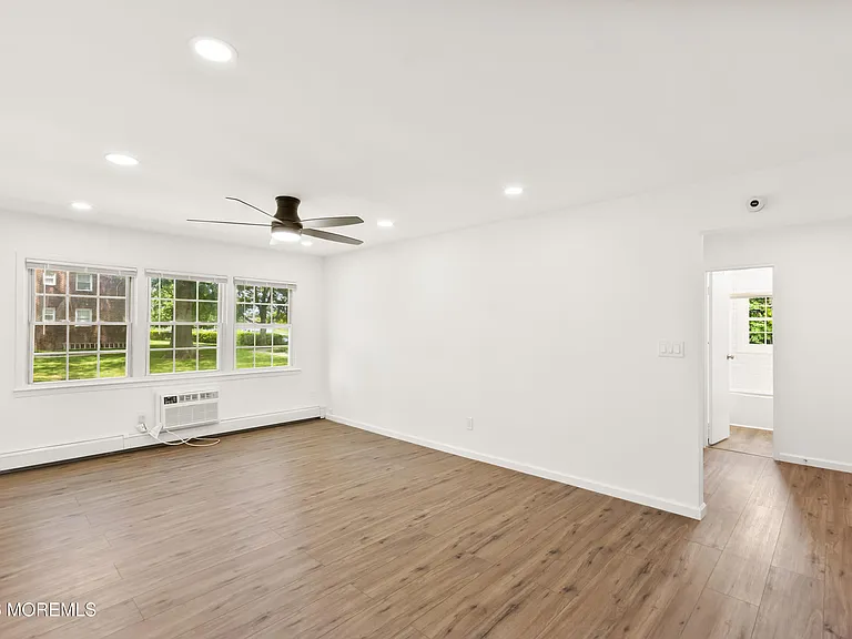 70 Stonehurst Blvd #A — Photo 4