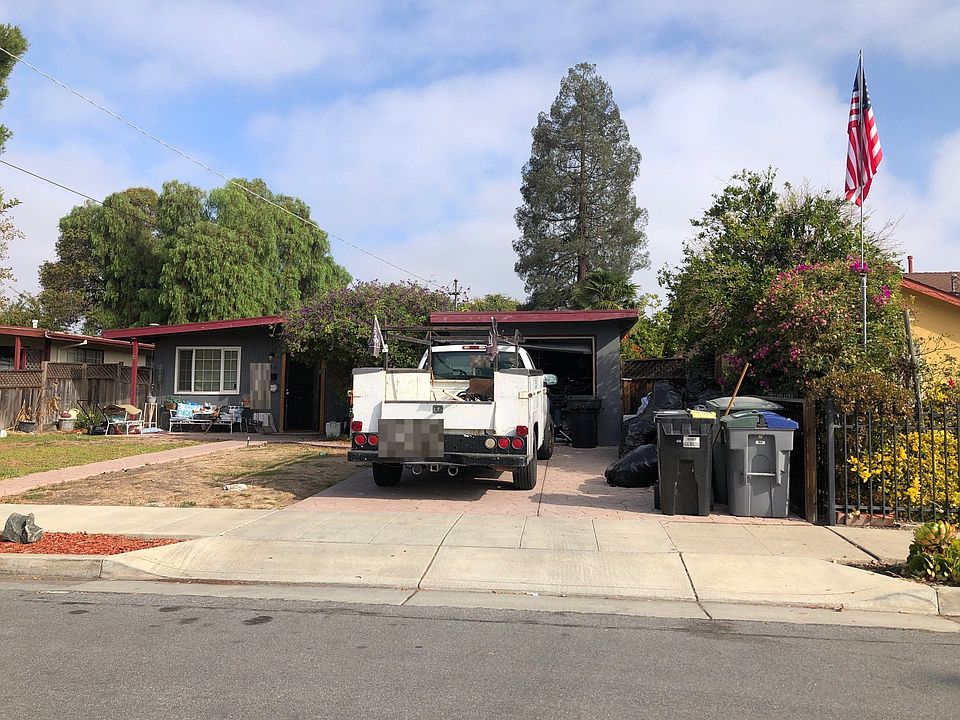 2nd image of 579 Balsam Ave