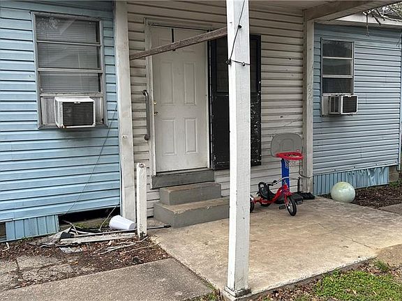 4th image of 317 W Main St