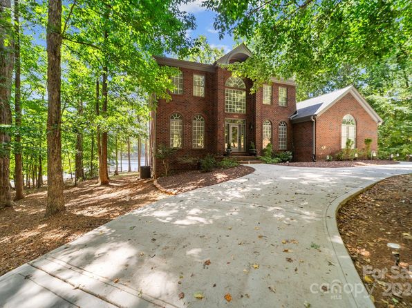 800 Lakeview Shores Loop, Mooresville, NC 28117