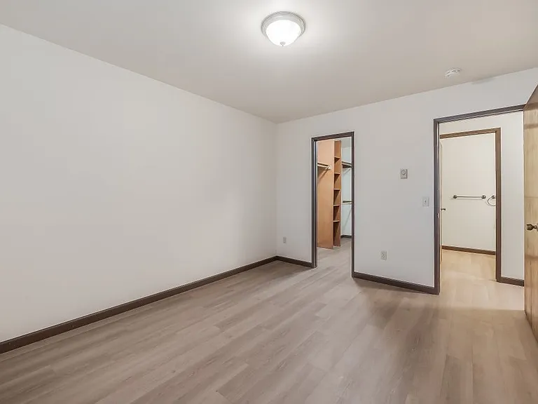 730 E Gregory Ln — Photo 14