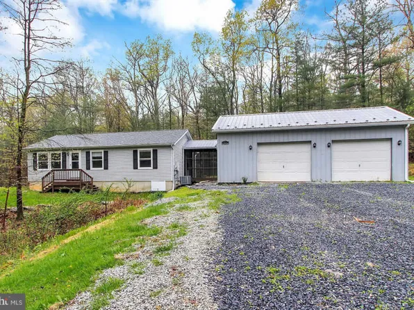 201 Plantation Rd, Biglerville, PA 17307