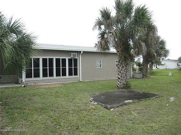2nd image of 1027 Barefoot Cir