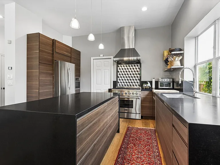 3507 Drummond St — Photo 15
