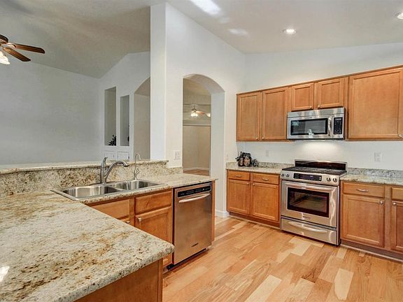 5th image of 225 W Goldfinch Way