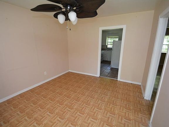 3rd image of 1504 E Emma St