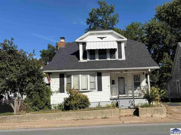19 Blakely Ave, Terre Haute, IN 47803