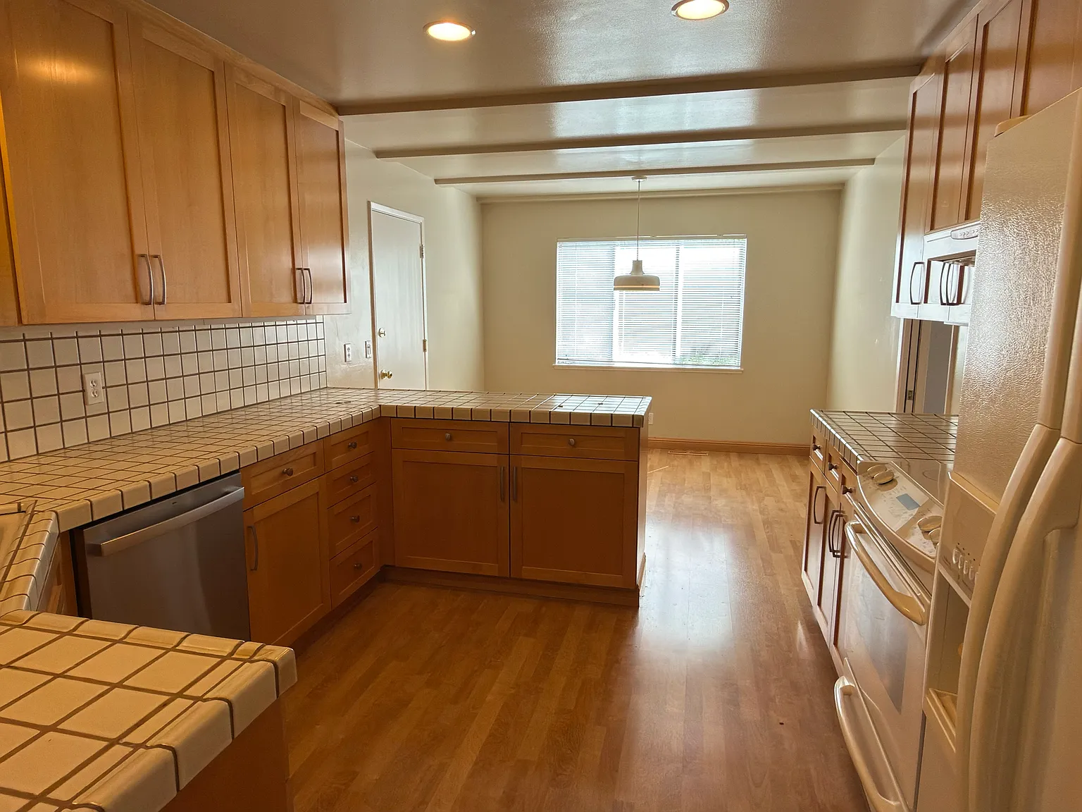 4 bed, 1687 sqft, $5,750 — Photo 4