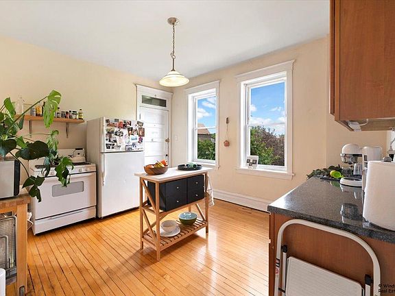 3rd image of 1934 W Cortland St APT 3F