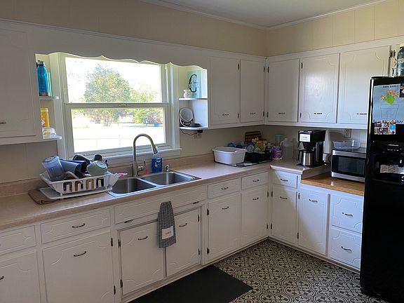 4th image of 537 Lexington Dr