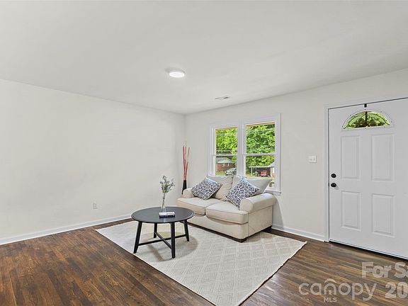 5th image of 4419 Ginger Dr