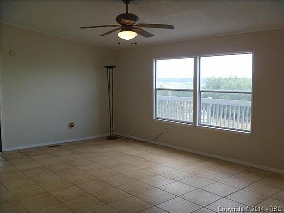 Spacious 13' x 21' living room