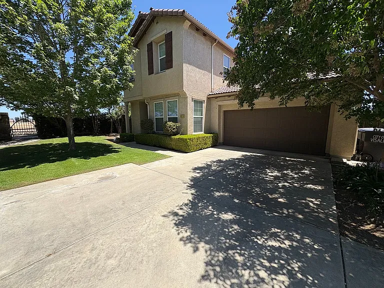 3310 N Tilden Ct — Photo 1