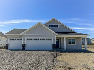1422 Victory Ln, Isanti, MN 55040