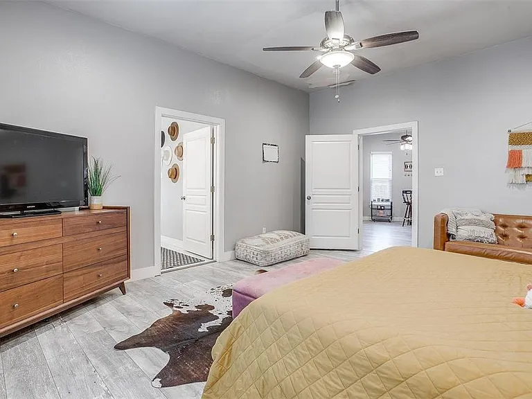 2905 S Jennings Ave — Photo 66