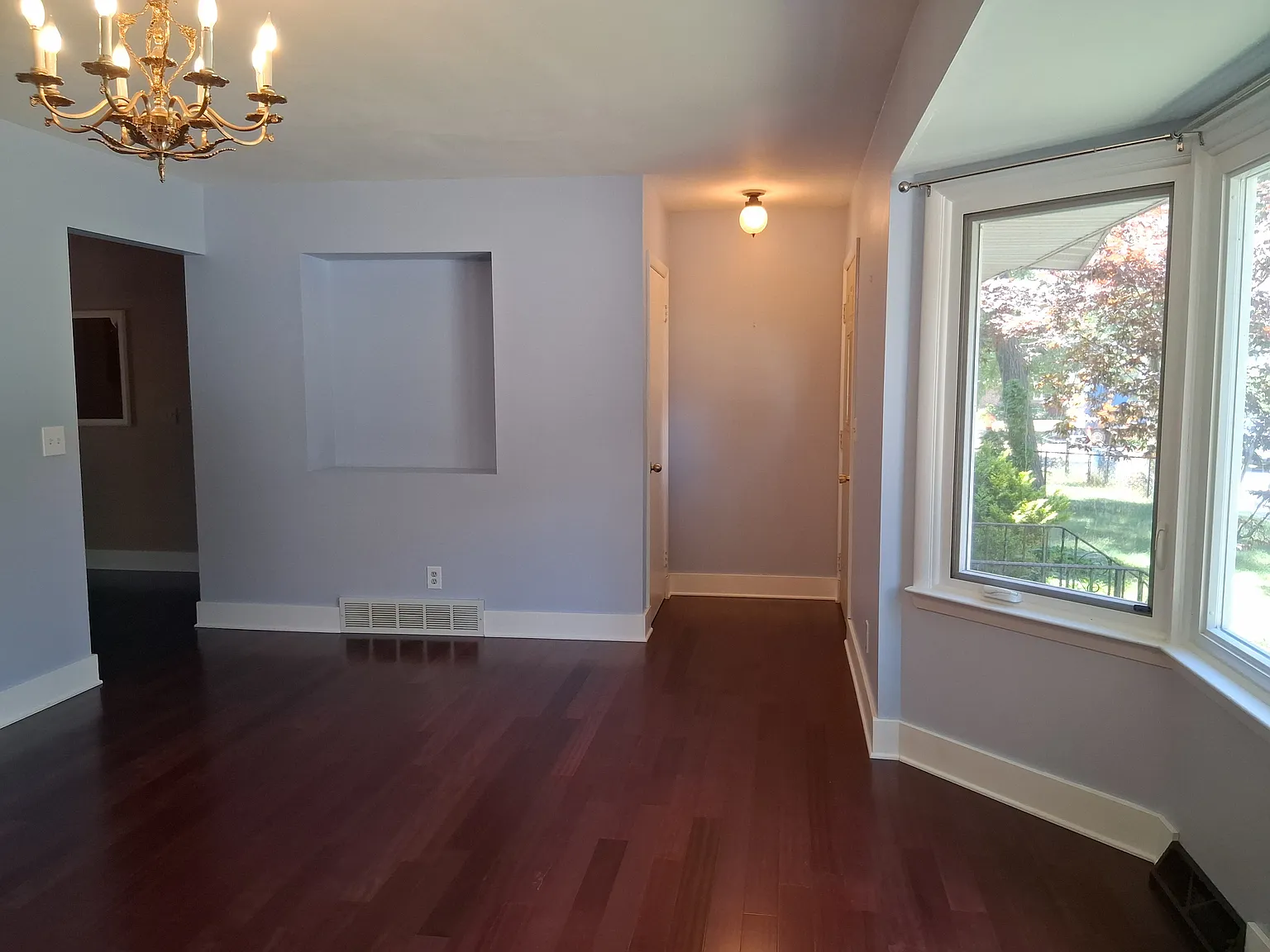 3 bed, 1.5 bath, 1750 sqft, $2,200 — Photo 3