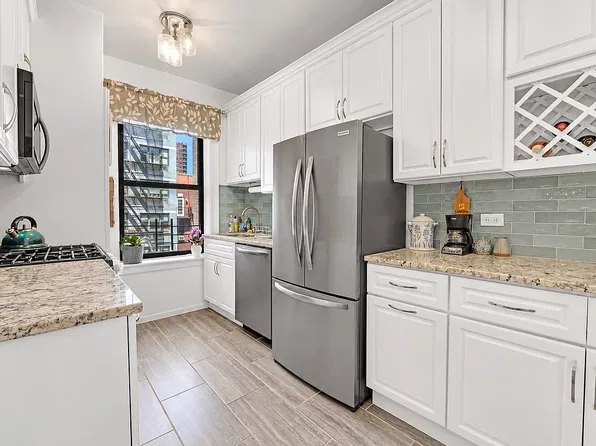 222 E 82nd St APT 4D, New York, NY 10028