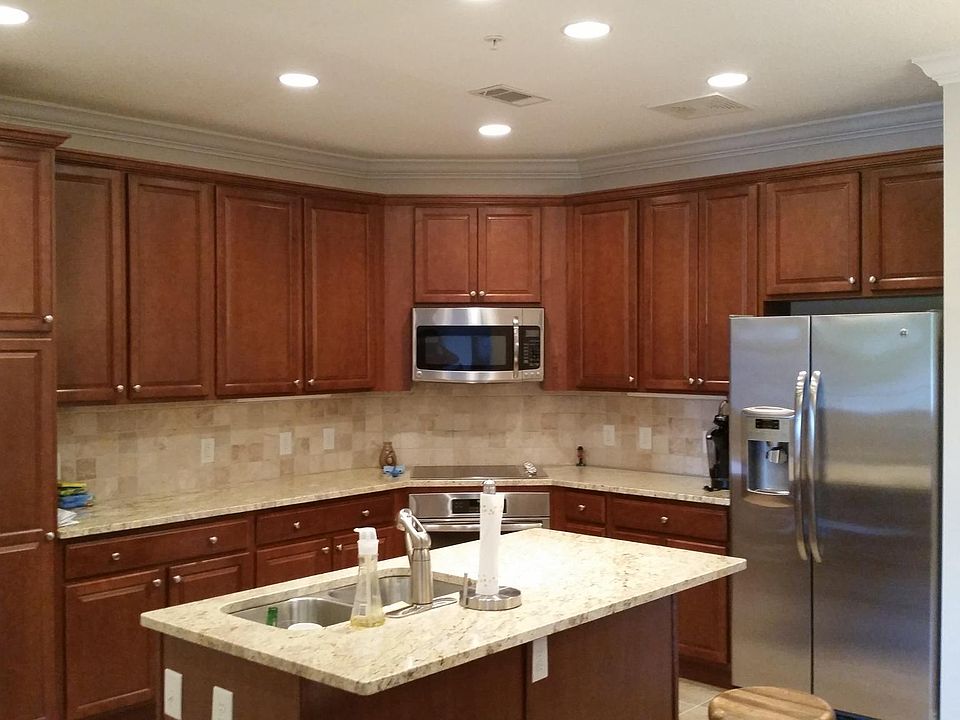 kitchen with premium finished and stainless steel appliances
