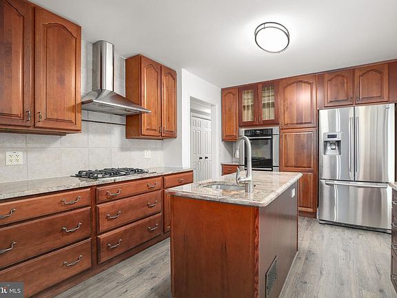4th image of 211 Hardwood Ln