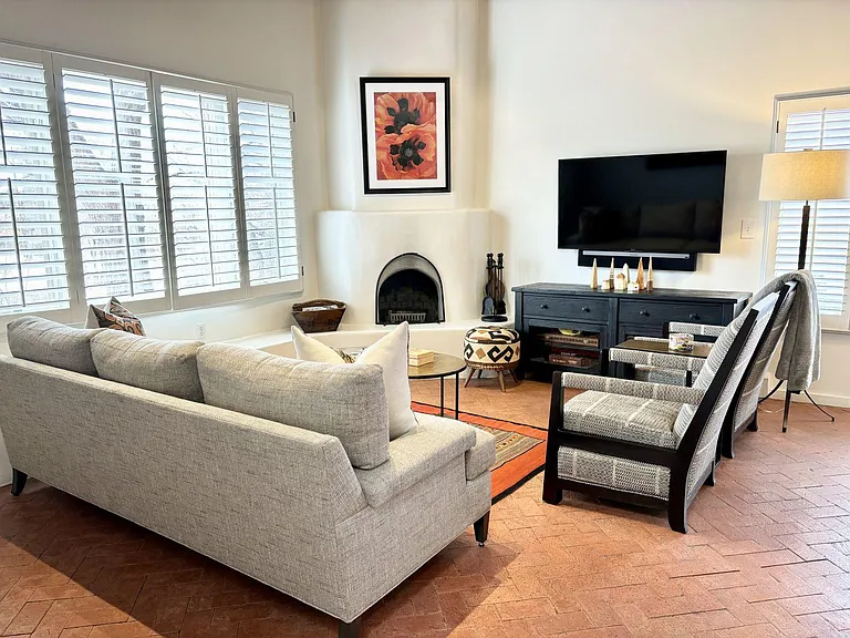 701 E Alameda St — Photo 3