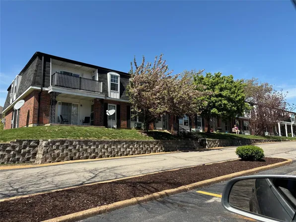1715 Mayenne Ct APT E, Saint Louis, MO 63125