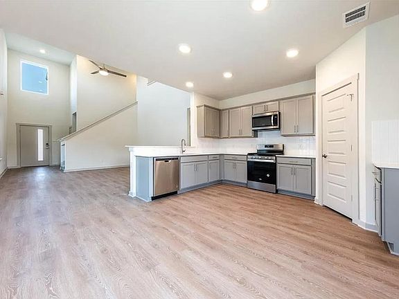 2nd image of 1117 New Hampton Way
