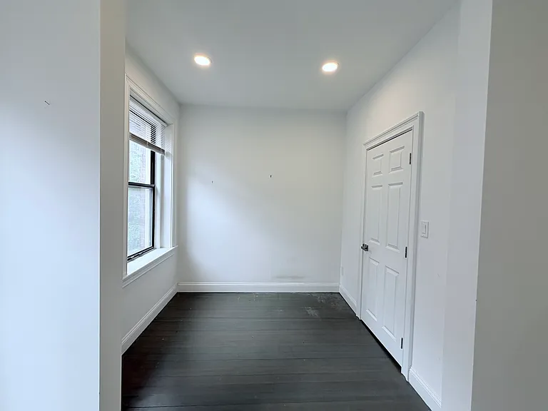 31 Temple St #4R — Photo 7