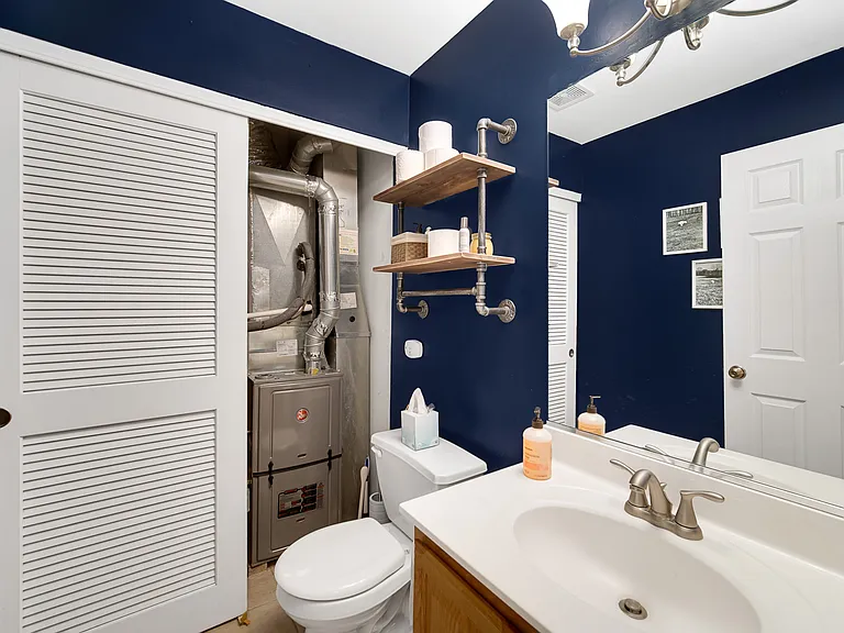 1882 N Wentworth Cir — Photo 32