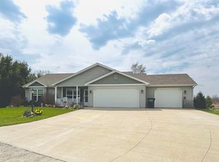 3310 W Wolf Lake Rd, Albion, IN 46701